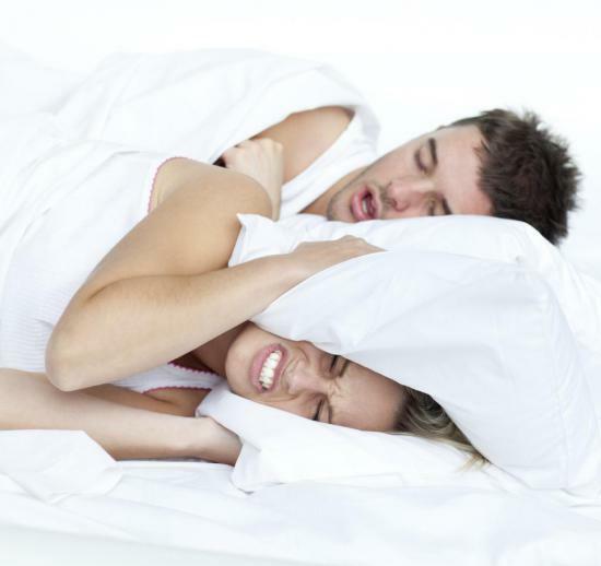 Sådan behandler snorken og hvorfor det ser ud?