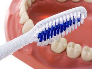 As principais características do uso de uma dentadura parcial removível, dicas dentais em armazenamento e cuidados para uma tal prótese
