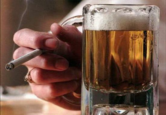 Die Auswirkungen von Alkohol und das Rauchen auf den menschlichen Körper, wie mit dem Bösen zu tun