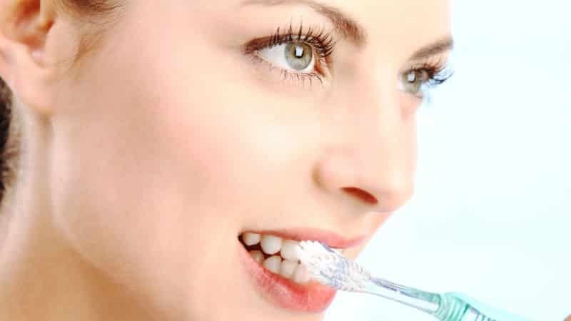 Zähne putzen mit Aktivkohle