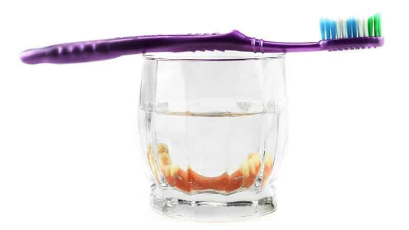 Cómo cuidar de los dientes de cermet, prótesis dentales extraíbles y no extraíbles