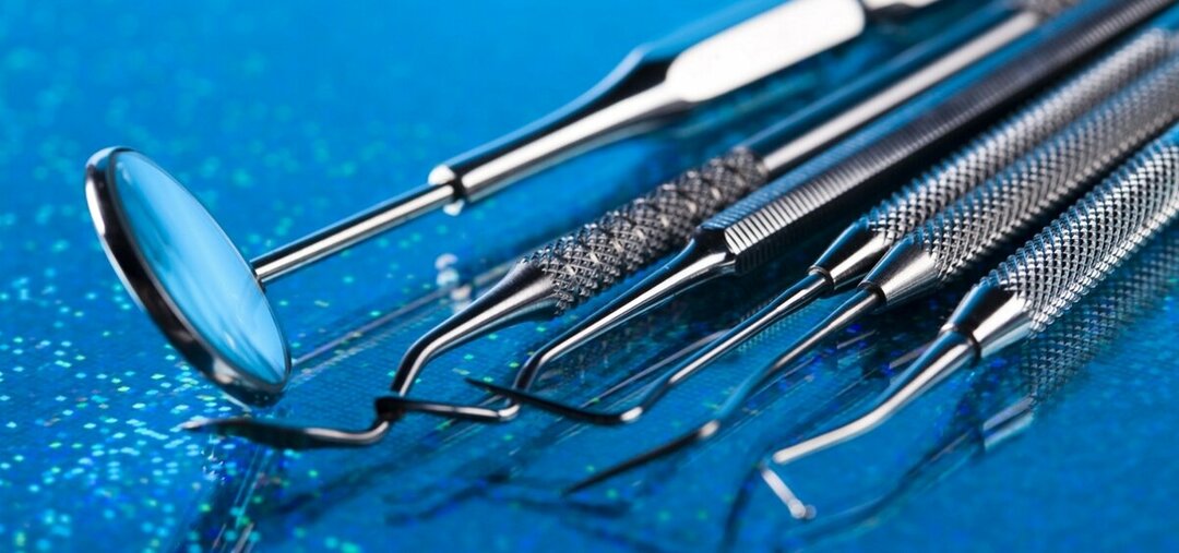 Appareils dentaires internes (invisibles): tous les avantages et inconvénients de la correction d'une occlusion dentaire avec des appareils dentaires linguaux