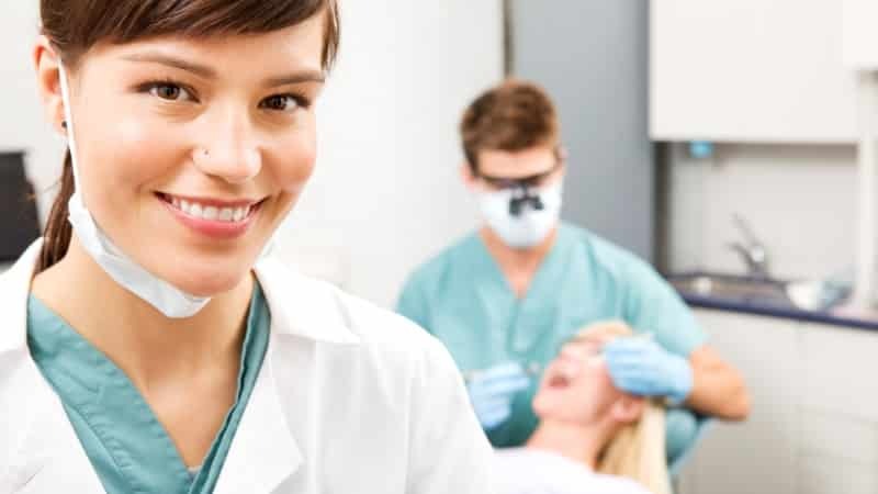 Wat implantaten tanden beter om op de kauwen tanden zetten