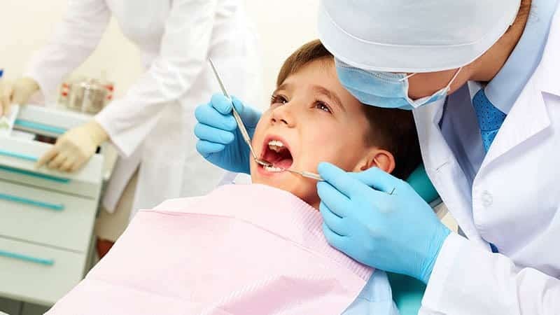ett barns barn tand är ostadig vad man ska göra