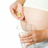 Vitamiini-komplekseja raskaana oleville naisille