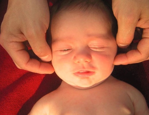 První známky mozkové obrny u novorozenců