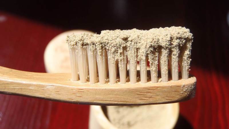 Toothpowder: gavn og skade, hvordan man bruger og hvad bedre