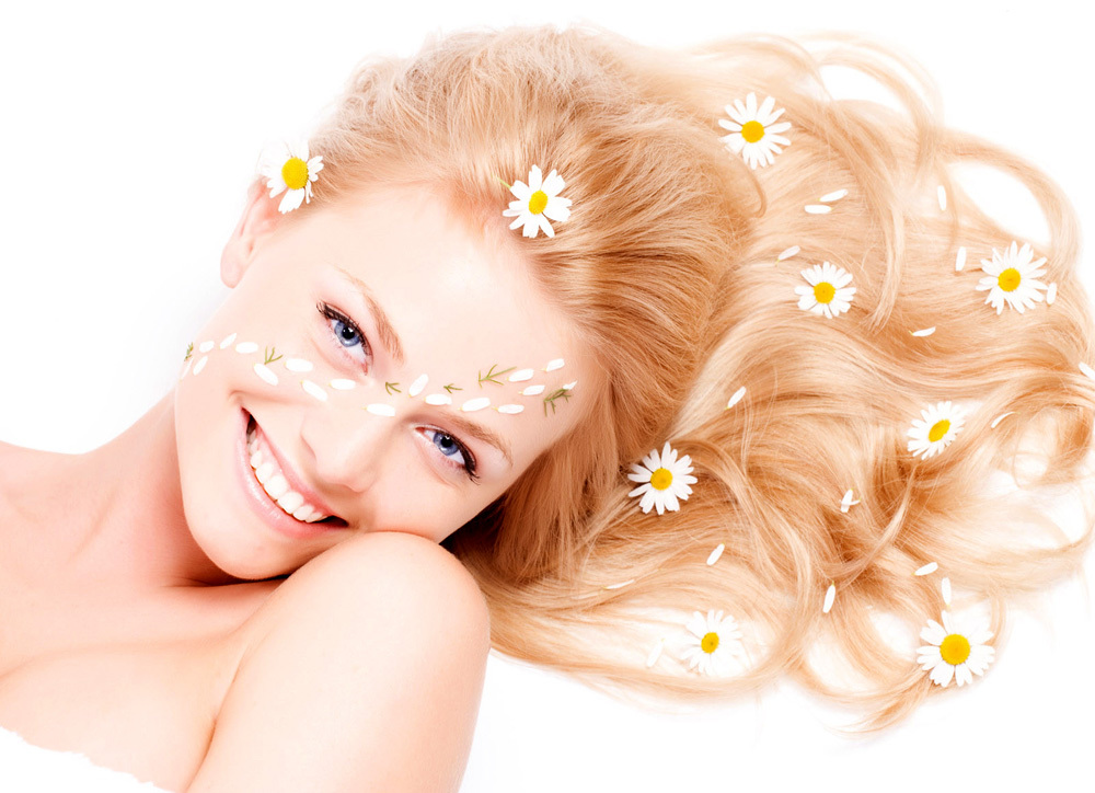 Clarifying the hair with chamomile