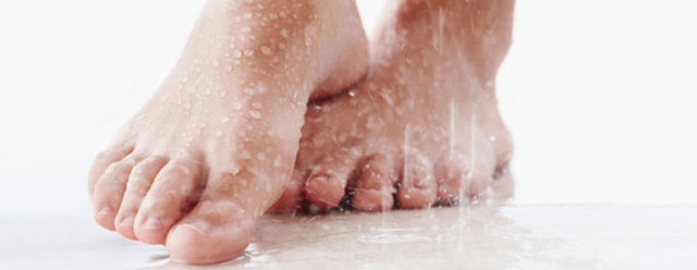 Die Ursachen von übermäßigem Schwitzen Füße