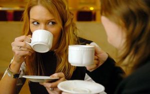 People drink tea