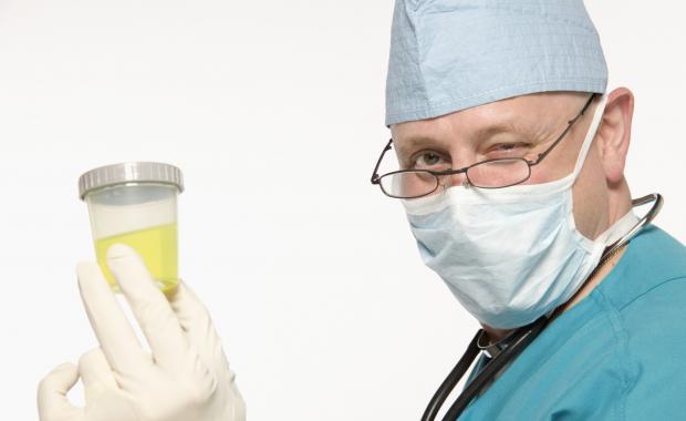 White urine in men: it means and what to do