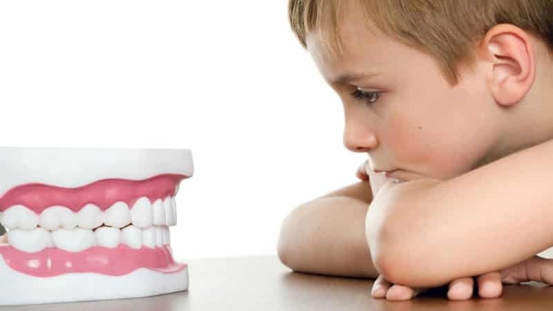 combien de dents doit être un enfant 3 4 années