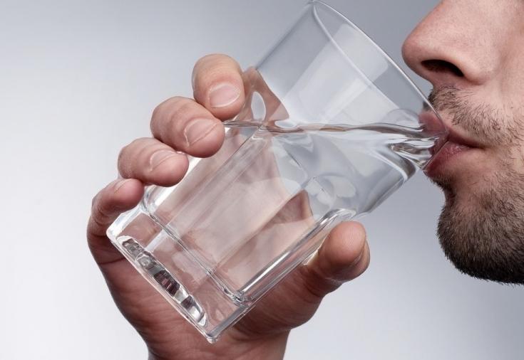 A glass of clean water will help to activate the stomach in the morning.
