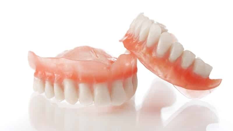 Náklady na zubní protézy z plastu