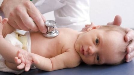 Symptome und Behandlung der Neugeborenen-Bilirubin-Enzephalopathie