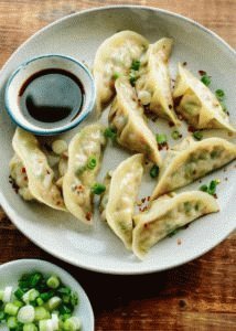 Bestrooi dumplings met kruiden