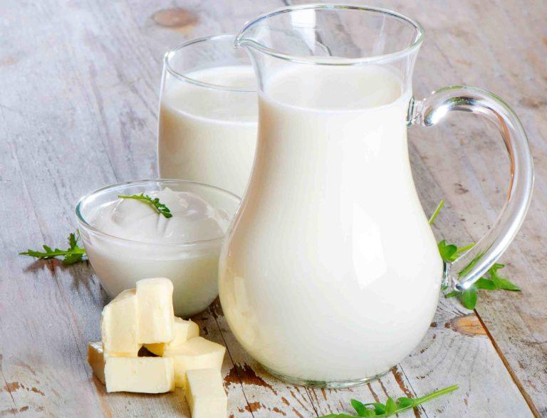 Before going to bed, you should drink a glass of low-fat milk or kefir.