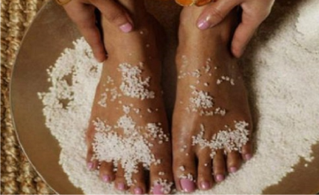 Warming fødder med salt