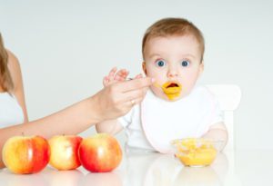 Zaparcia u dziecka po wprowadzeniu uzupełniającej żywności: co robić, powody