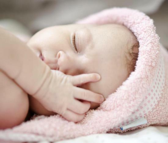 Hautausschlag im Gesicht auf dem Foto bei Schwangeren und bei Säuglingen