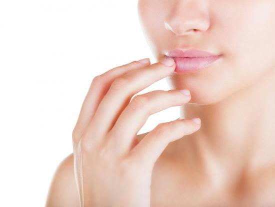 Come rimuovere rapidamente herpes labiale: punte effettive!