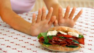 Náuseas por la comida y falta de apetito durante mucho tiempo: razones y que hacer
