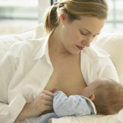 Hoe invloed op het nut en de voeding van moedermelk?