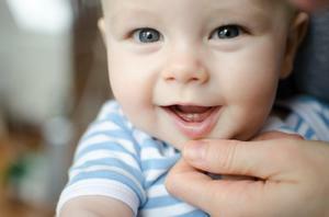 Gels that facilitate the eruption of the first teeth in infants: the most effective drugs for infants