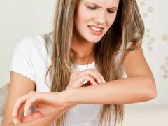 Pľuzgiere sa objaví na koži v dôsledku zápalového opuchu dermis