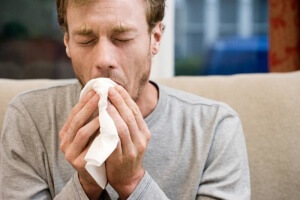 De belangrijkste symptomen van allergische hoest