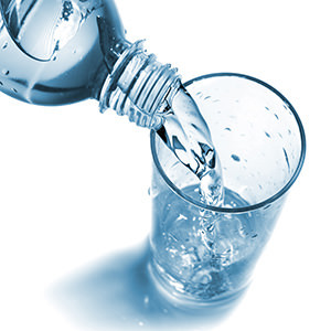 Szklanka wody mineralnej