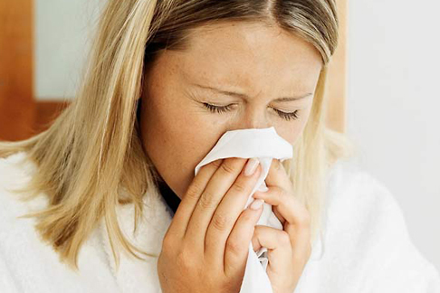 Runny nose in the morning: the causes and ways to get rid of it