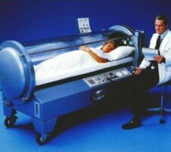 Metode for hyperbar oxygenering - behandling i et hyperbarisk kammer