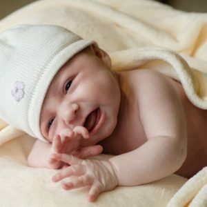 Warum schütteln Kinn Neugeborenen