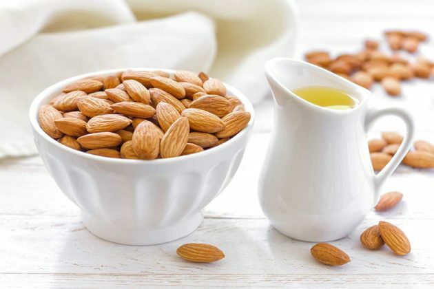 minyak almond sebagai obat untuk sembelit di rumah