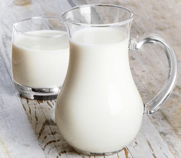 When choosing curdled milk, pay attention to the tightness of the packaging and the composition of the product. The consistency of this drink should be uniform, without any flakes or sediment.