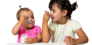 Cómo alimentar a un niño después de vomitar: dieta y reglas nutricionales.