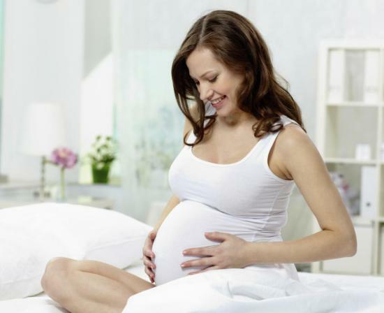 Uanset om herpes er farlig på læberne under graviditeten: undersøges sammen