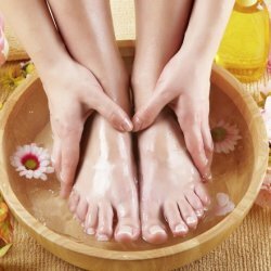 Kako se znebiti neprijetnega vonja in znojenja nog