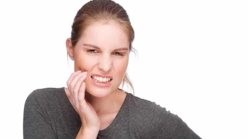 Visdom tand er voksende og ømme gummer: hvad man skal gøre, hvordan man kan lindre smerten