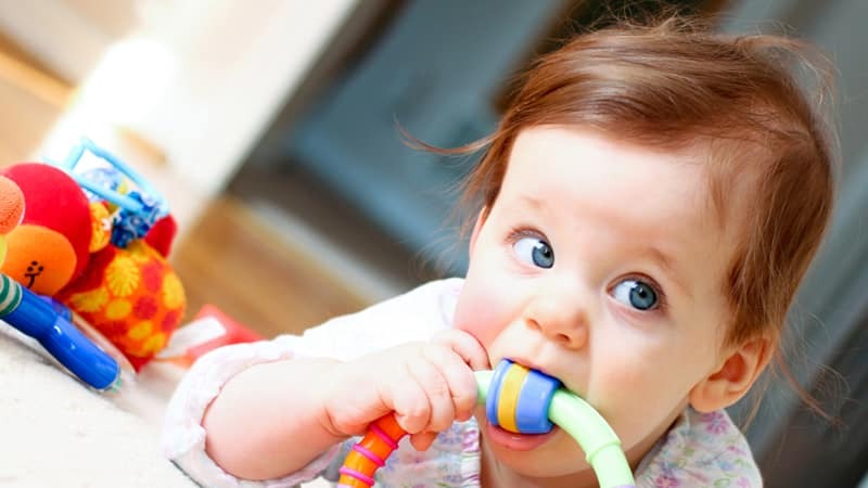 Ząbkowanie dzieci: zdjęcia dziąseł objawy