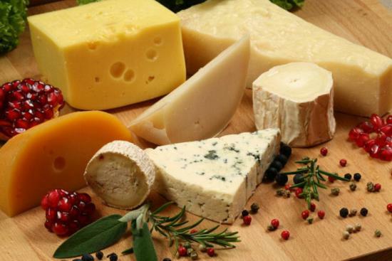 Nützliche Eigenschaften des Käses und der Schaden für die Gesundheit