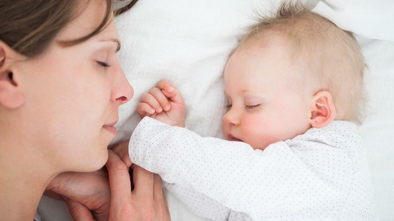 bijele mrlje na usnama u dojenčadi
