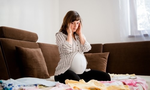 Wie man einen Migräneanfall während der Schwangerschaft und nach der Geburt beseitigt?