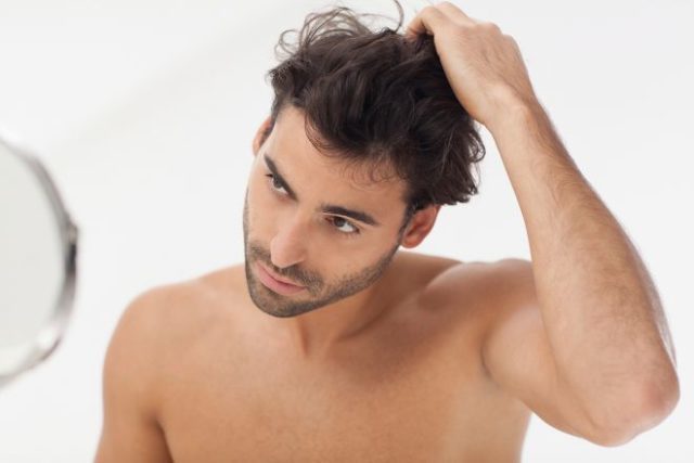 Kodėl vyrams iškrenta plaukai: ką daryti, kad išvengtumėte nuplikimo