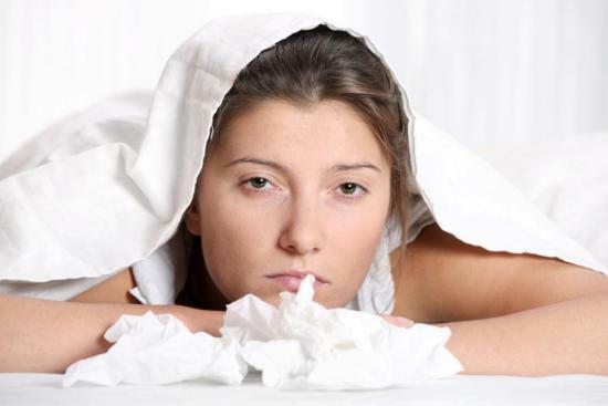 Rinovirus är lokaliserad i slemhinnan i näshålan