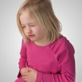 Inflamação da cavidade abdominal em crianças