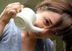 Spülen der Nase - es ist eine effektive Methode, die Keime tötet, reinigt die Nase und Nasenatmung leichter