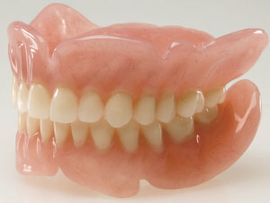 Hlavními druhy protéz, které se používají v zubních protéz, zejména odnímatelné, pevné a podmíněné protézy