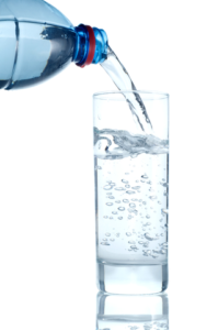 Verre d'eau minérale